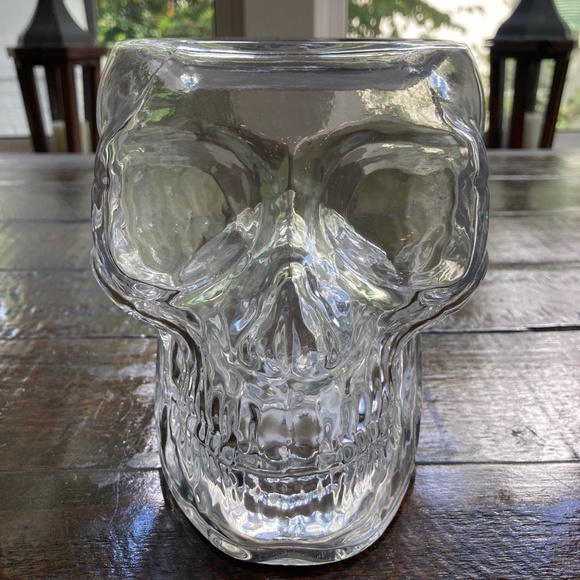 “NEW” Bath & Body Works Clear Skull 3 wick candle holder - Picture 1 of 4